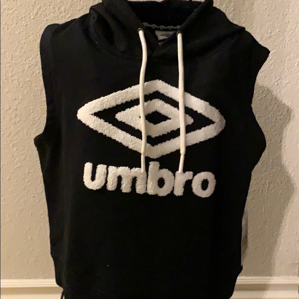 Umbro blk too with hood